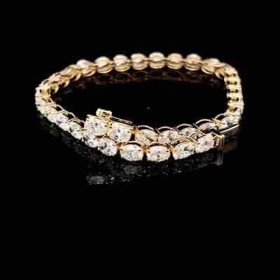 Oval Cut Diamond Tennis Bracelet in Yellow Gold