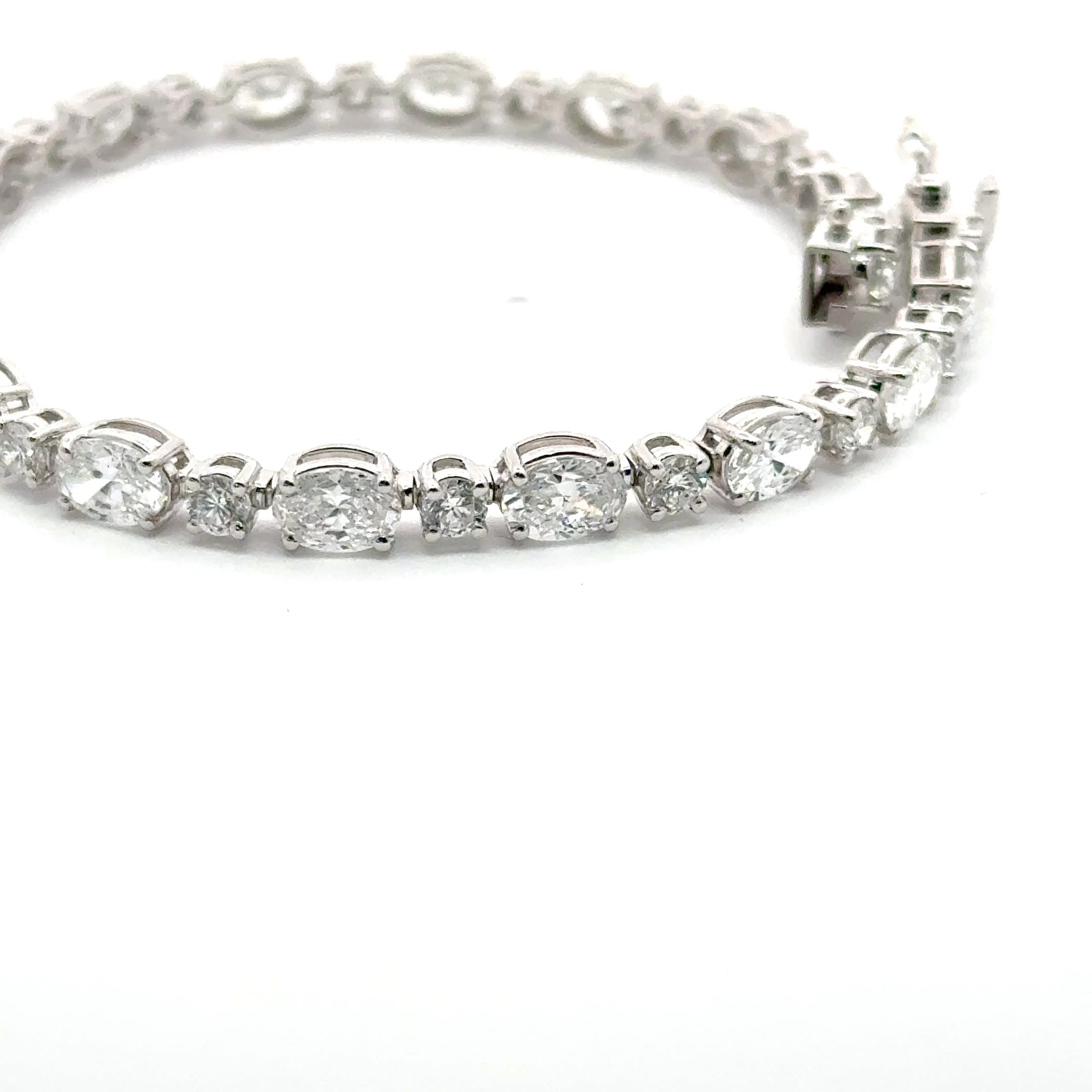 White Gold oval and round Diamond Tennis Bracelet 3
