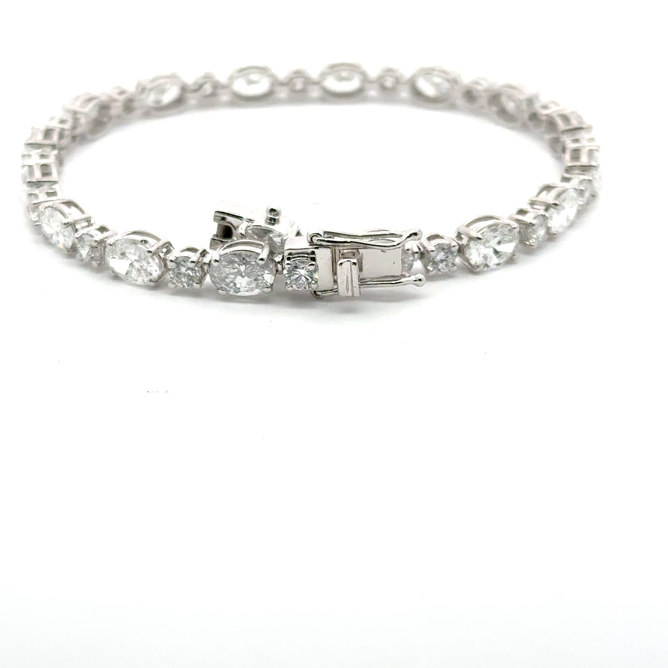 White Gold oval and round Diamond Tennis Bracelet 4