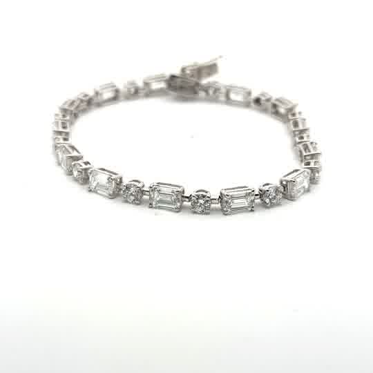 Emerald and round Cut Diamond White Gold Tennis Bracelet