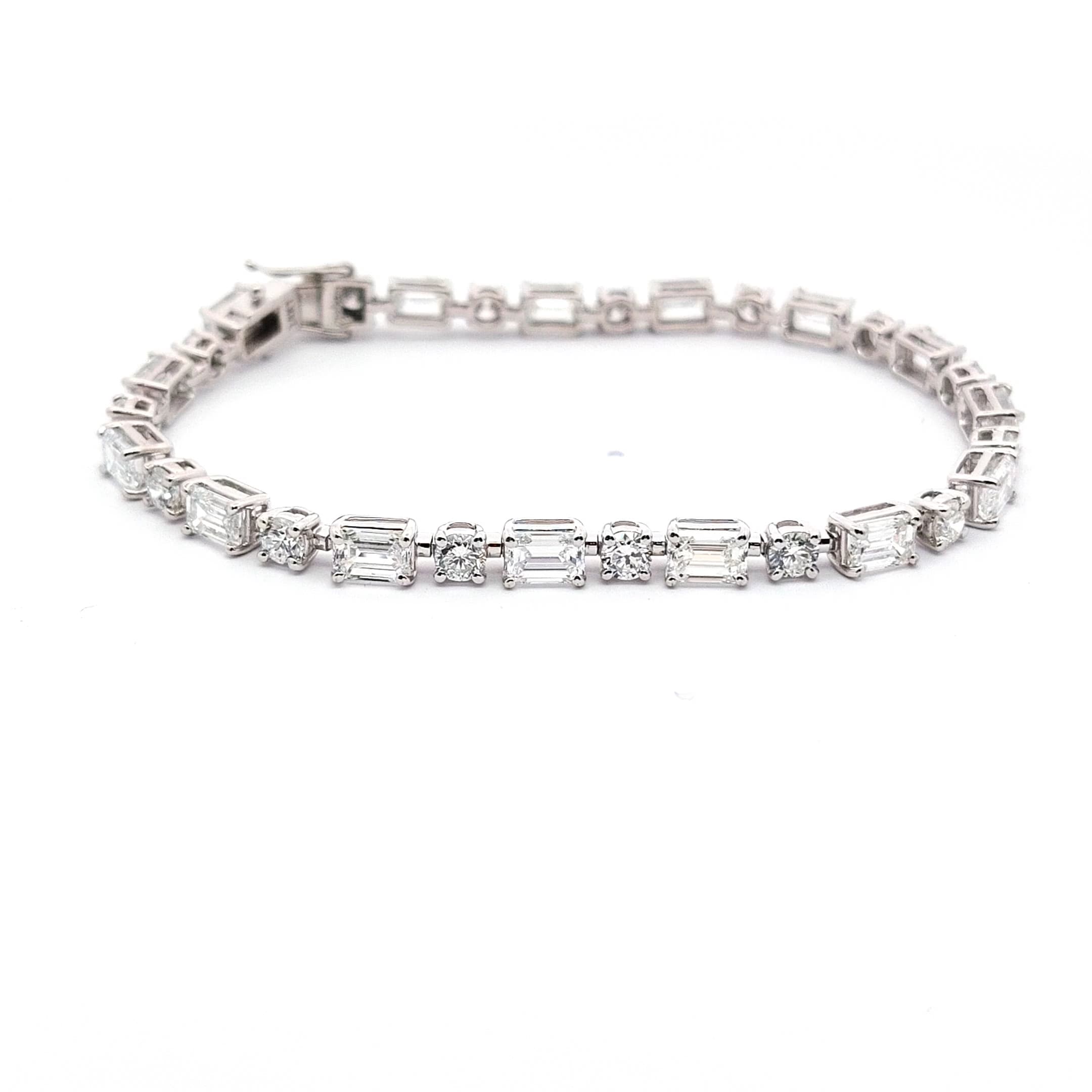 Emerald and Round Cut Diamond Tennis Bracelet in White Gold 2