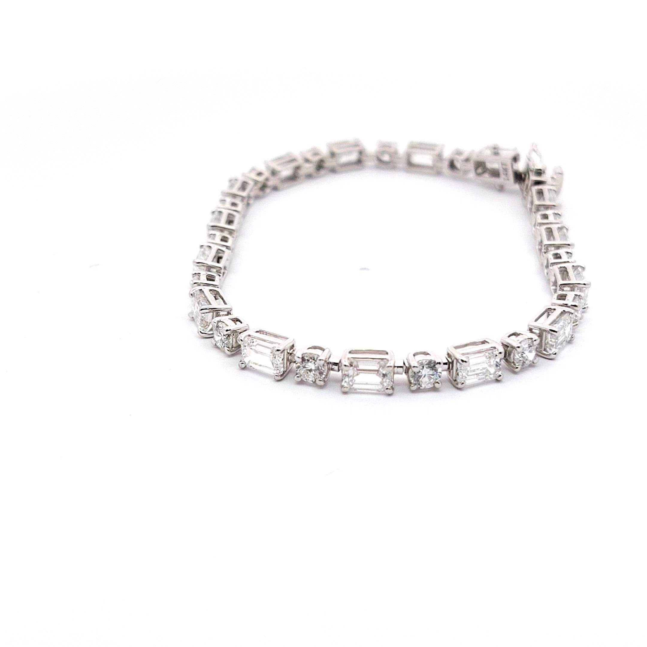 Emerald and Round Cut Diamond Tennis Bracelet in White Gold 3