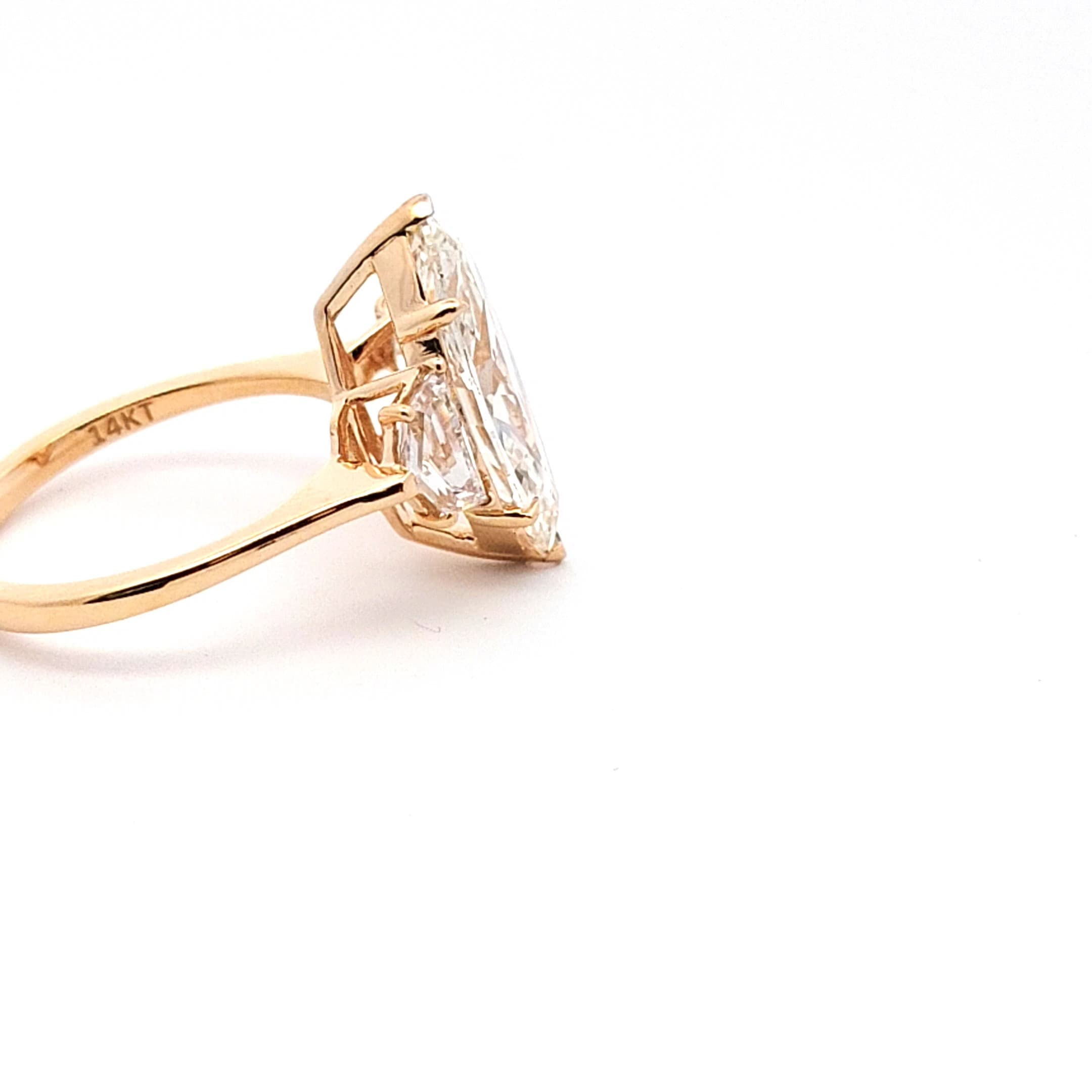 Yellow Gold Multistone Ring with Marquise Cut Diamond 5