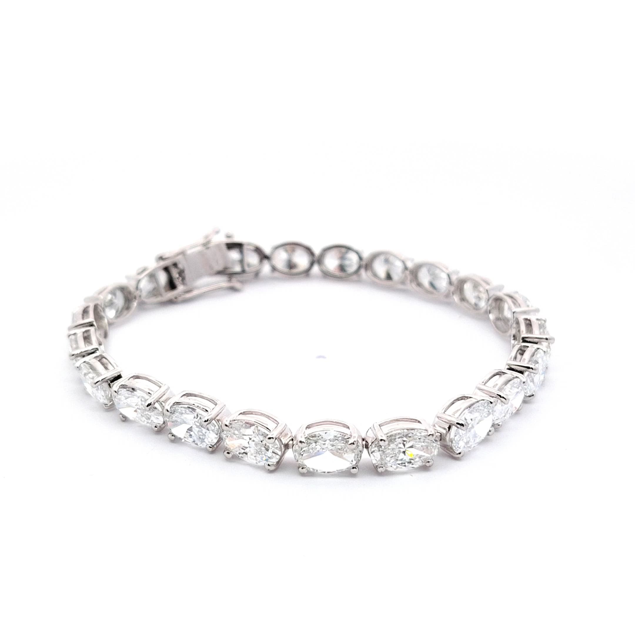 Oval-Cut Diamond Tennis Bracelet in White Gold 2
