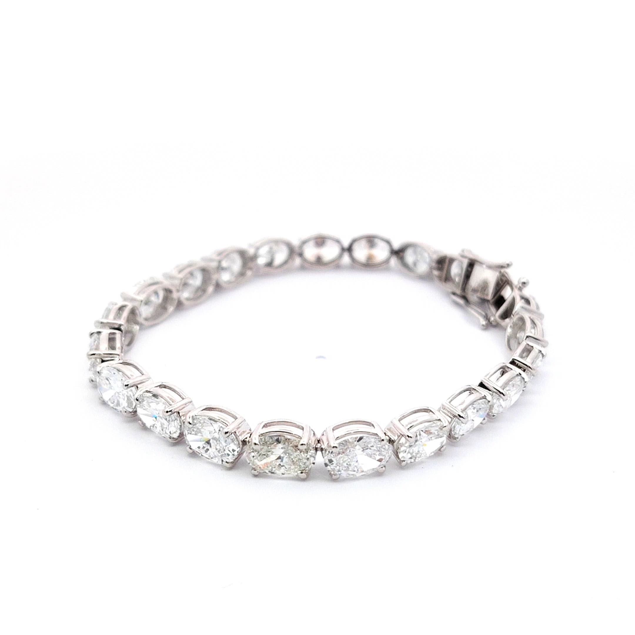 Oval-Cut Diamond Tennis Bracelet in White Gold 3