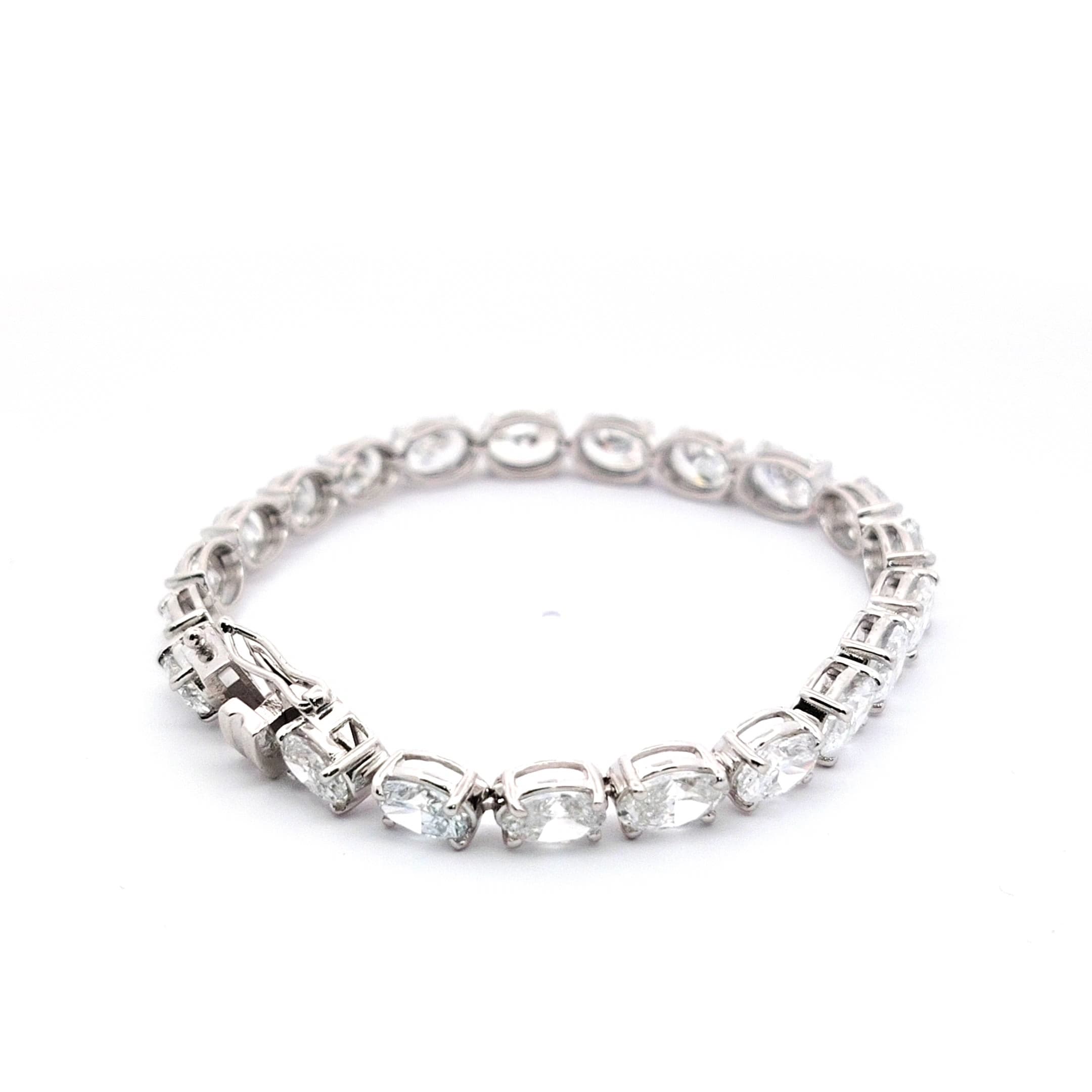Oval-Cut Diamond Tennis Bracelet in White Gold 5
