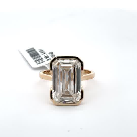 Yellow Gold Cocktail Ring with Emerald-Cut Diamond