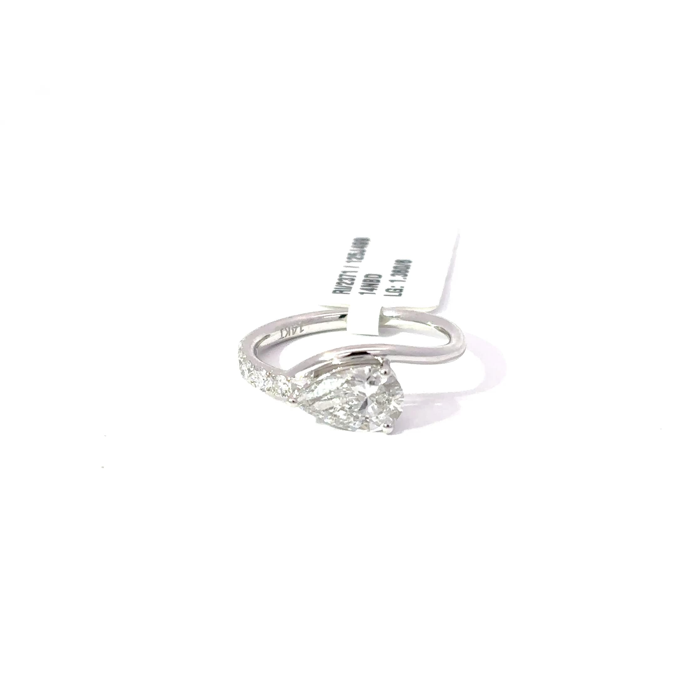 Pear-Cut Diamond Engagement Ring in White Gold 2