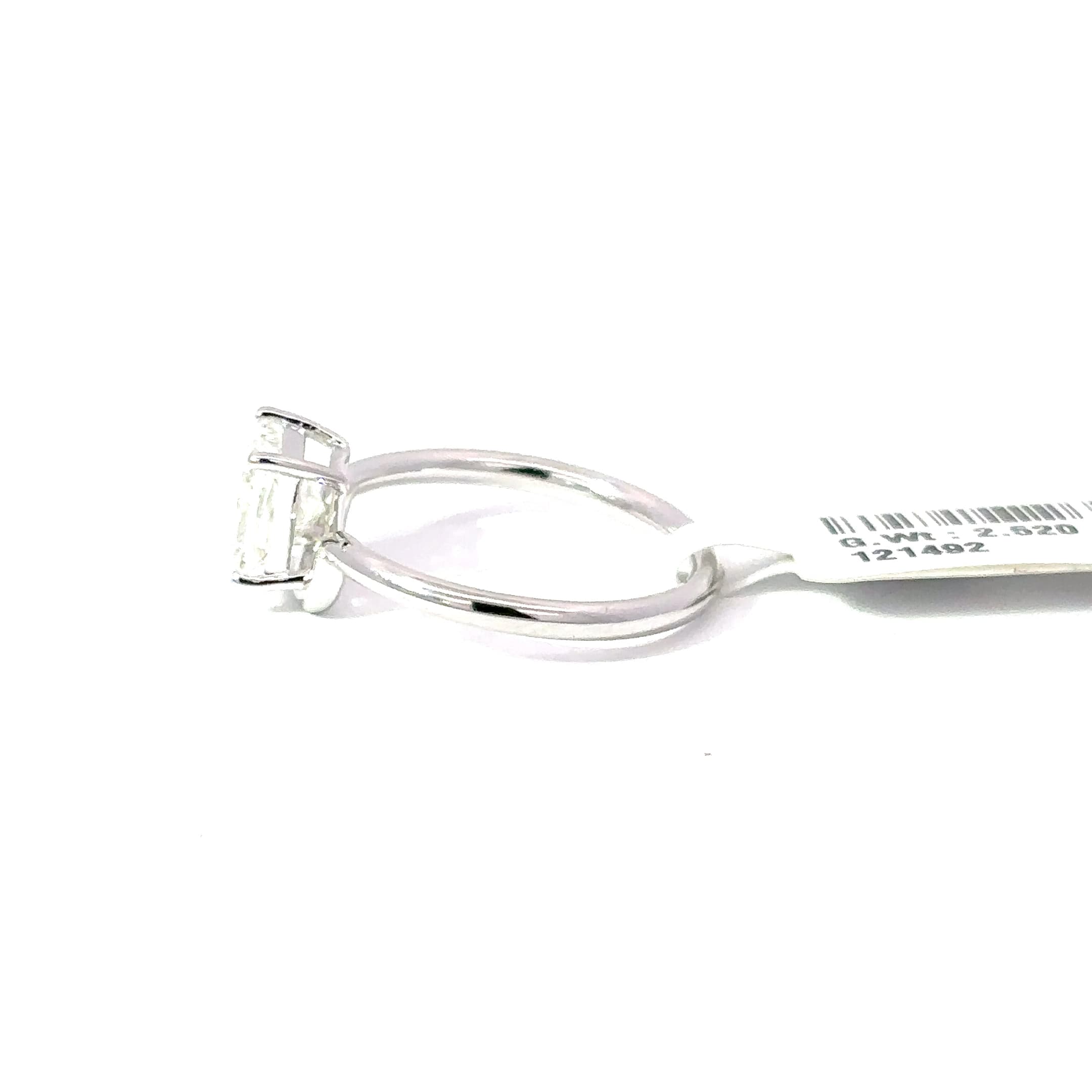 Solitaire Ring with Radiant Cut Diamond 3