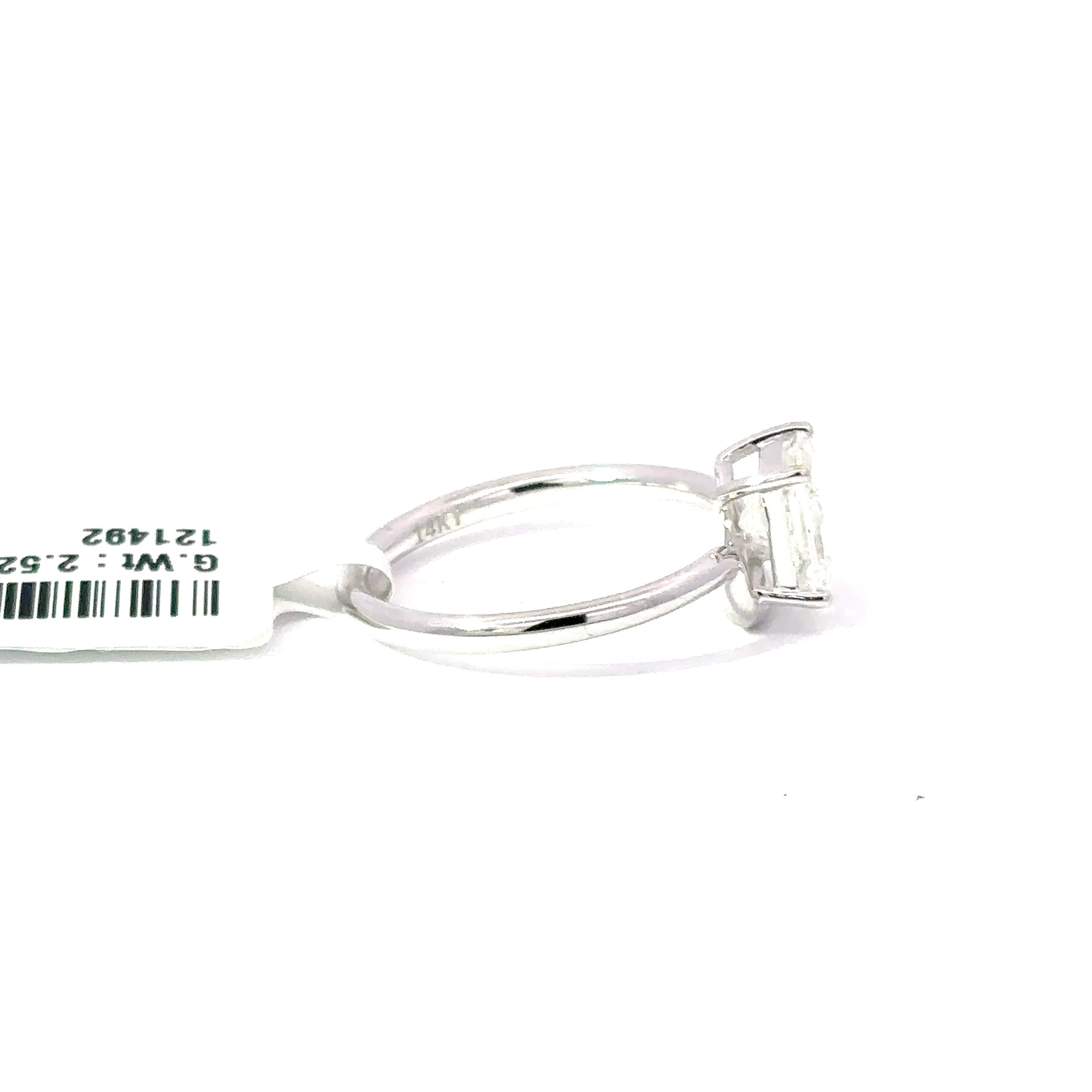 Solitaire Ring with Radiant Cut Diamond 5