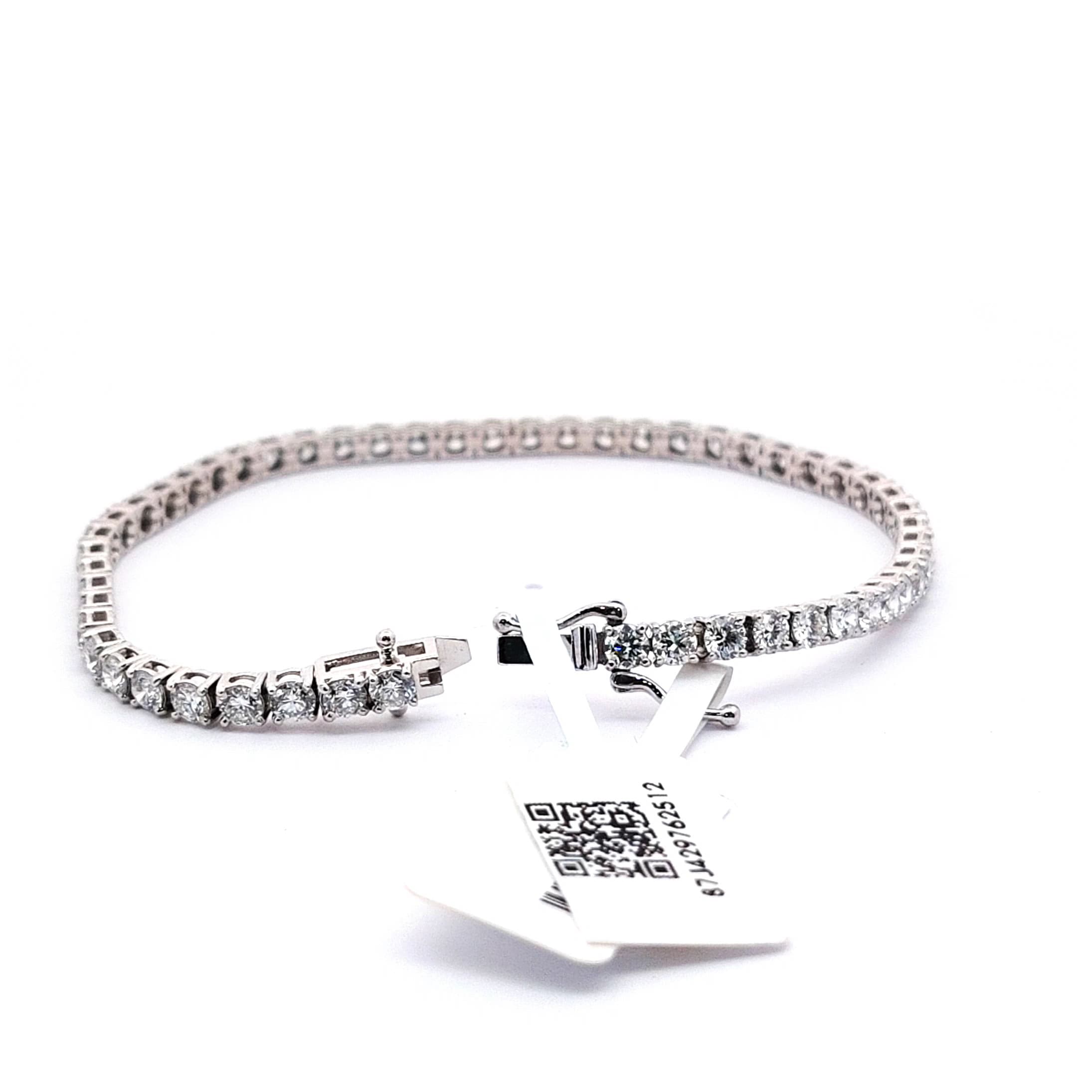 White Gold Tennis Bracelet with Brilliant Cut Round Diamonds 4