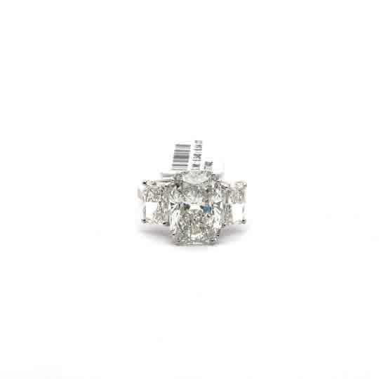 White Gold Multistone Ring with long Cushion Cut Diamond
