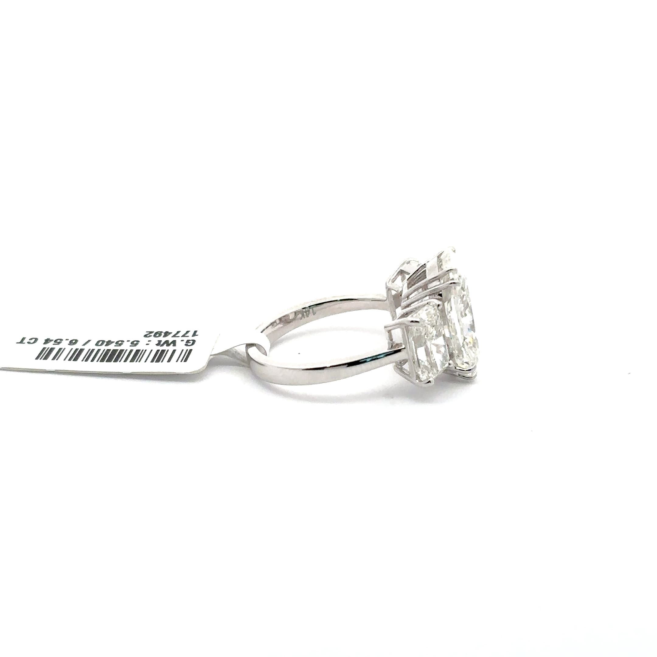 White Gold Multistone Ring with long Cushion Cut Diamond 5