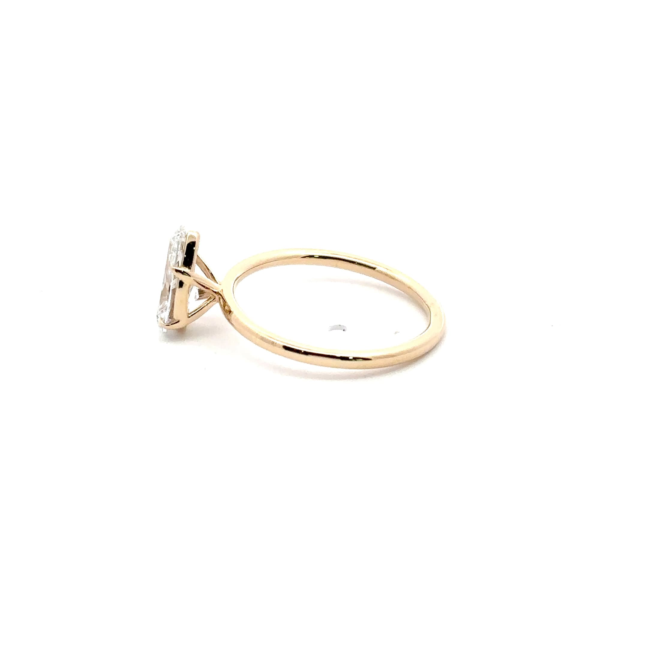 Pear-Cut Diamond Solitaire Ring in Yellow Gold 3