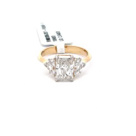 Radiant Cut Diamond Multistone Ring in Yellow Gold
