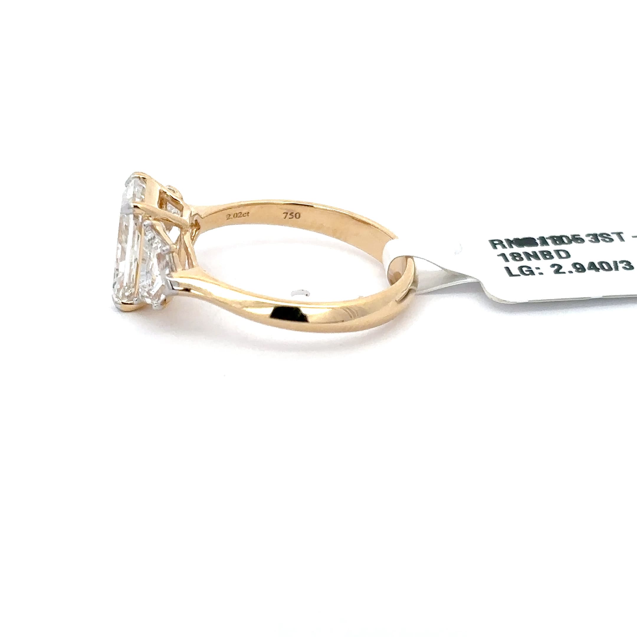 Radiant Cut Diamond Multistone Ring in Yellow Gold 3