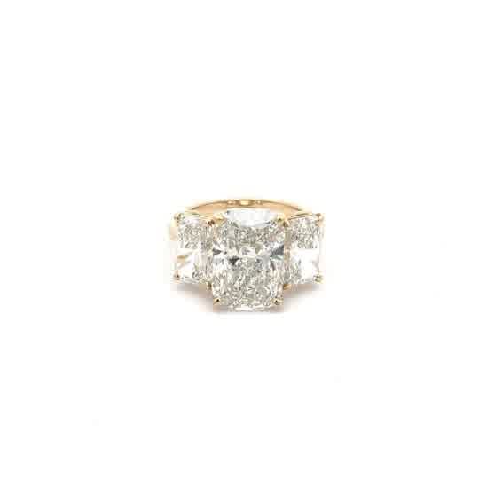 Cushion Cut Diamond Multistone Ring in Yellow Gold