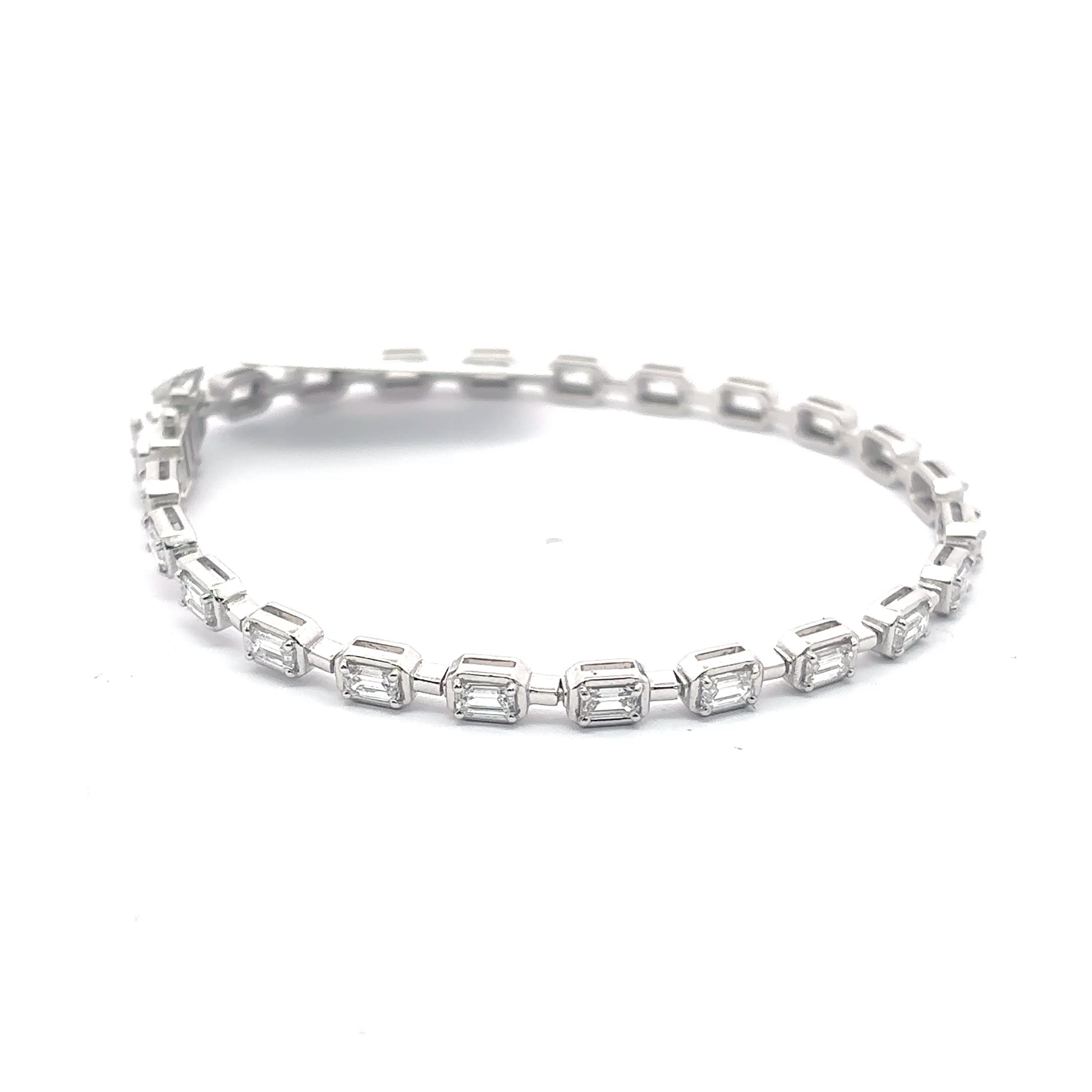 Tennis Bracelet with Emerald-Cut Diamonds 2