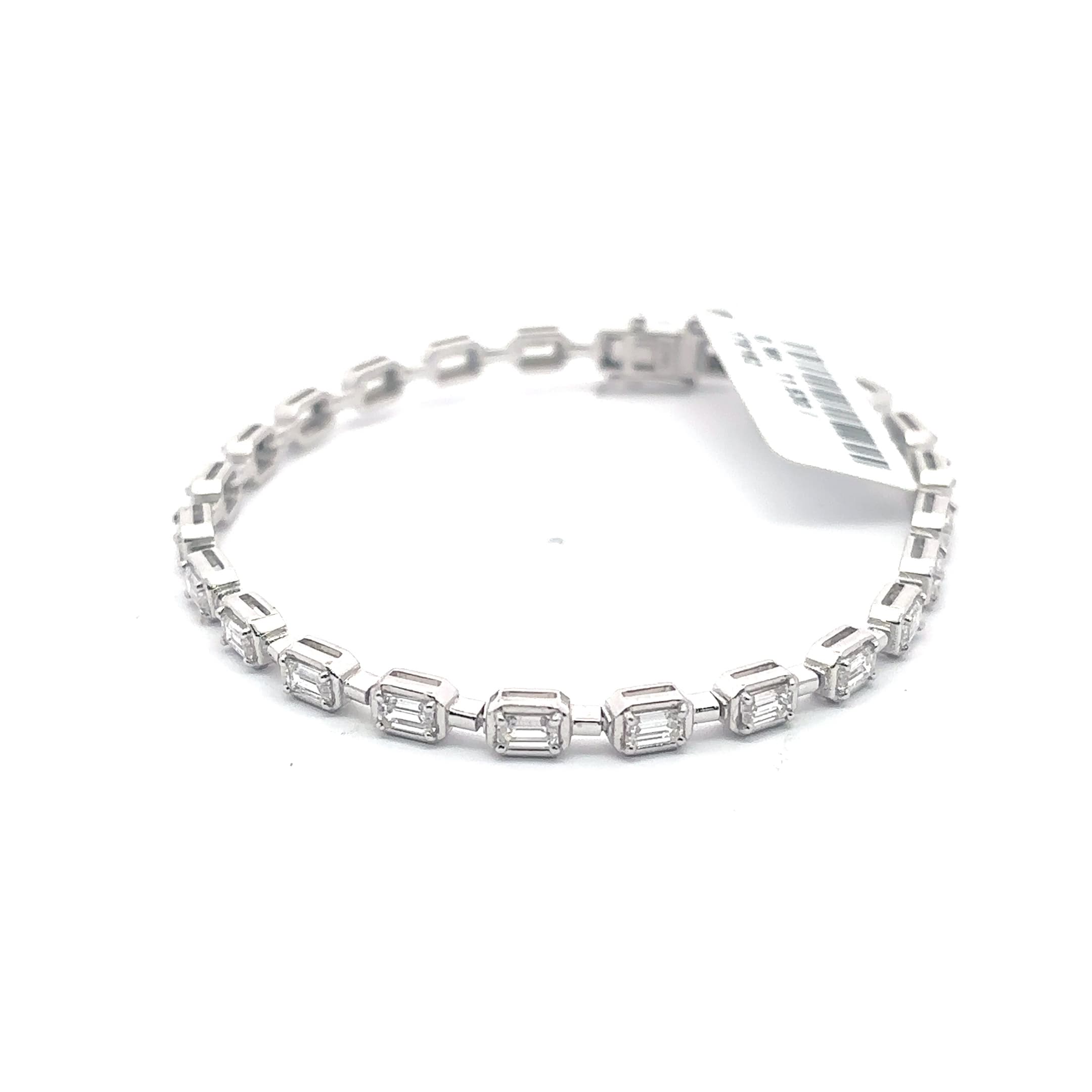 Tennis Bracelet with Emerald-Cut Diamonds 3