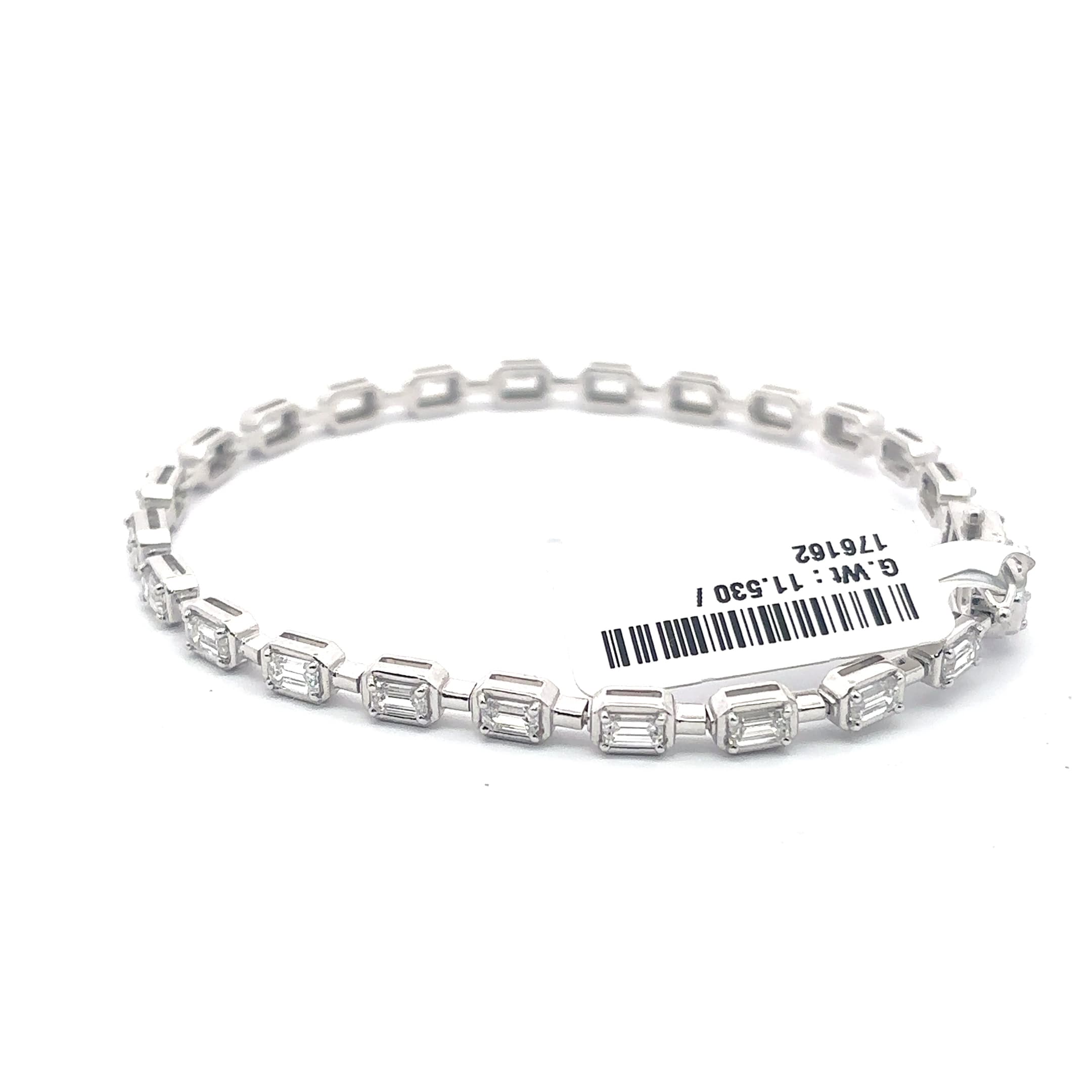 Tennis Bracelet with Emerald-Cut Diamonds 4