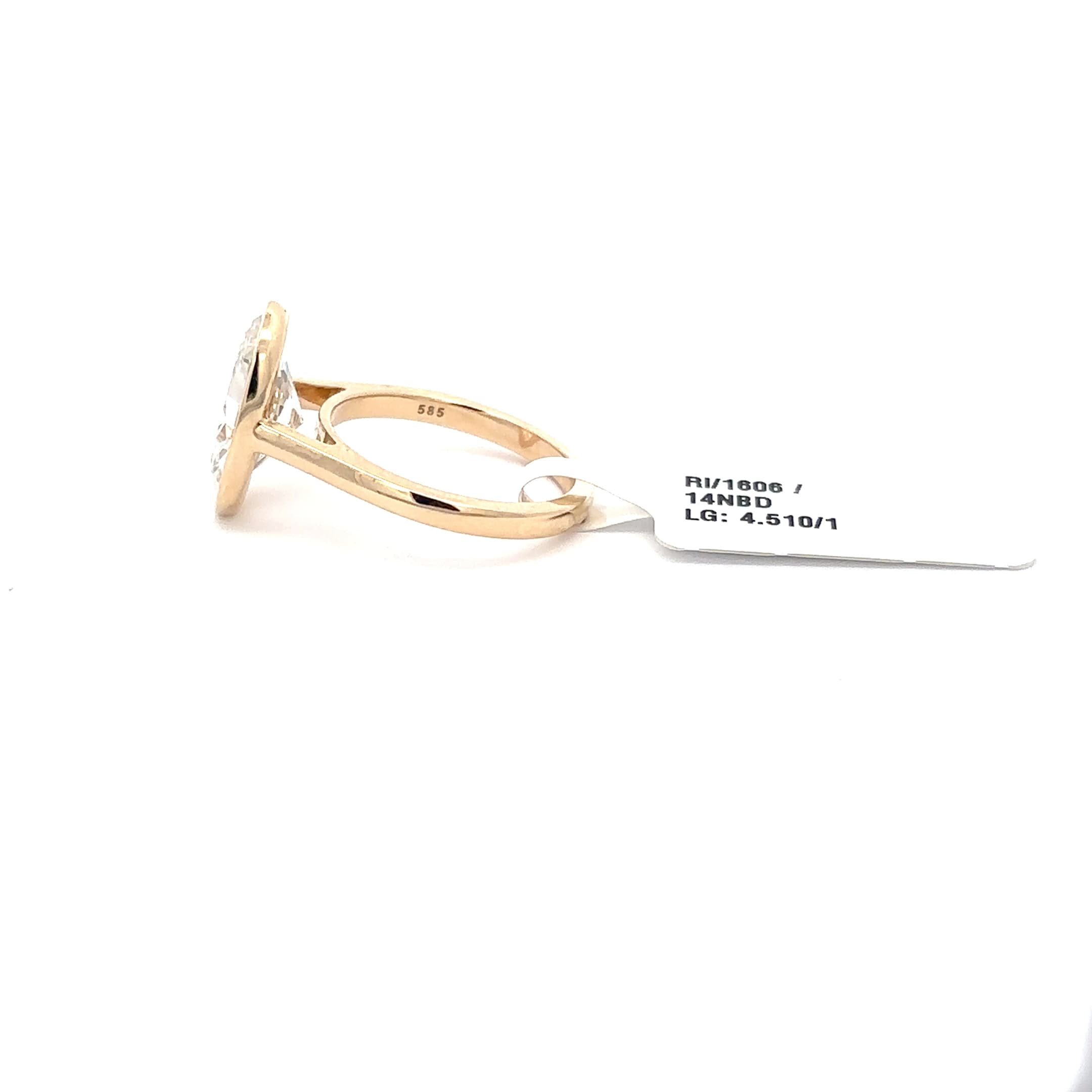 Oval Brilliant Diamond Solitaire Ring in Yellow Gold 3