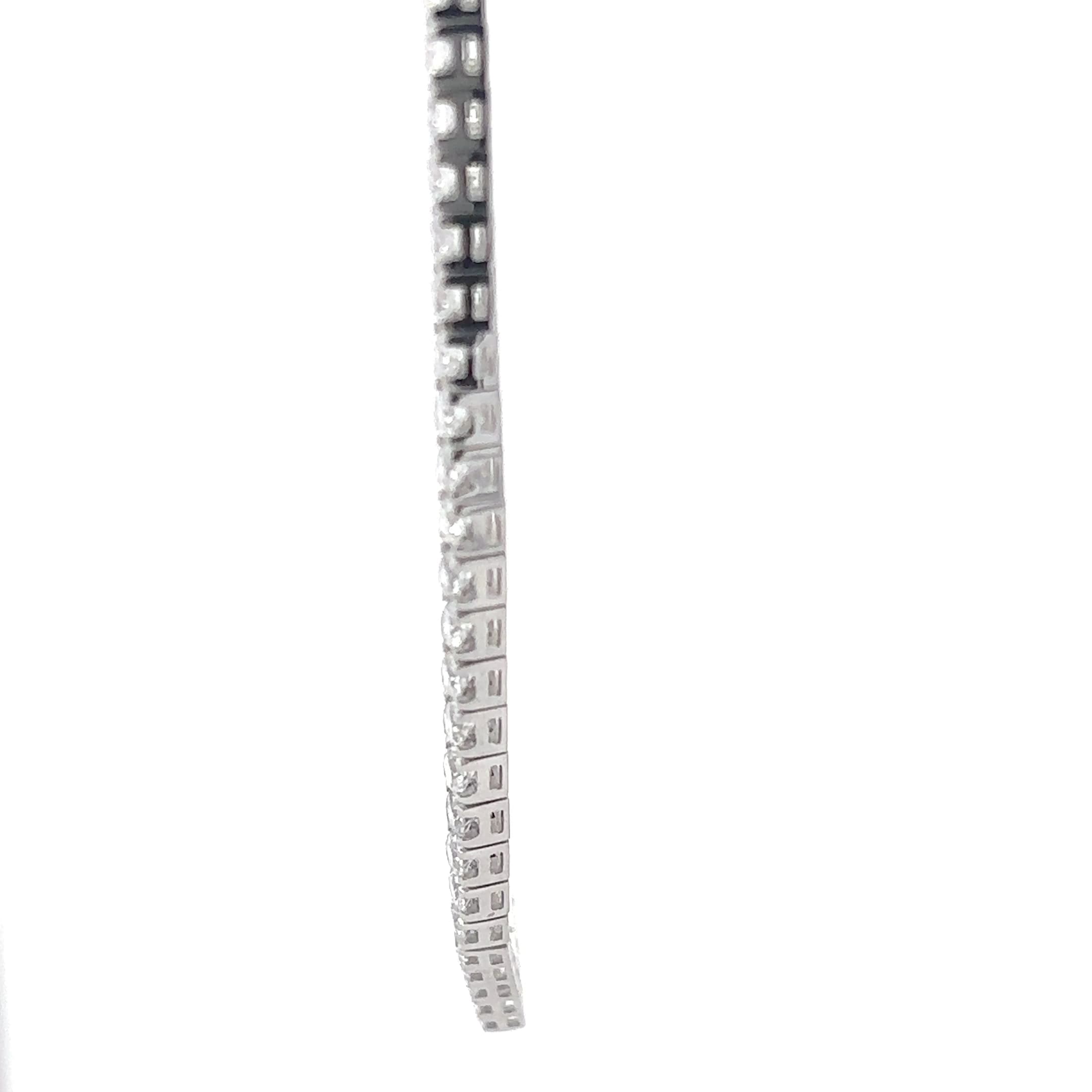 Diamond V-Necklace with Round Brilliant Cut Diamonds 3