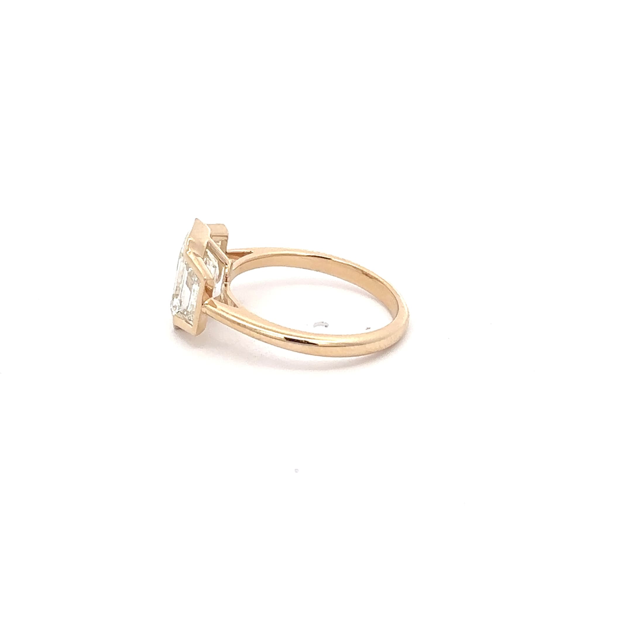 Yellow Gold Multistone Ring with Emerald-Cut Diamond 3