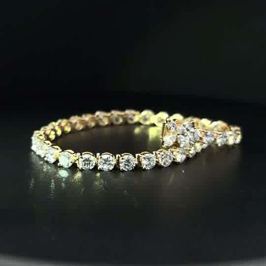 Round Brilliant Cut Diamond Tennis Bracelet in Yellow Gold