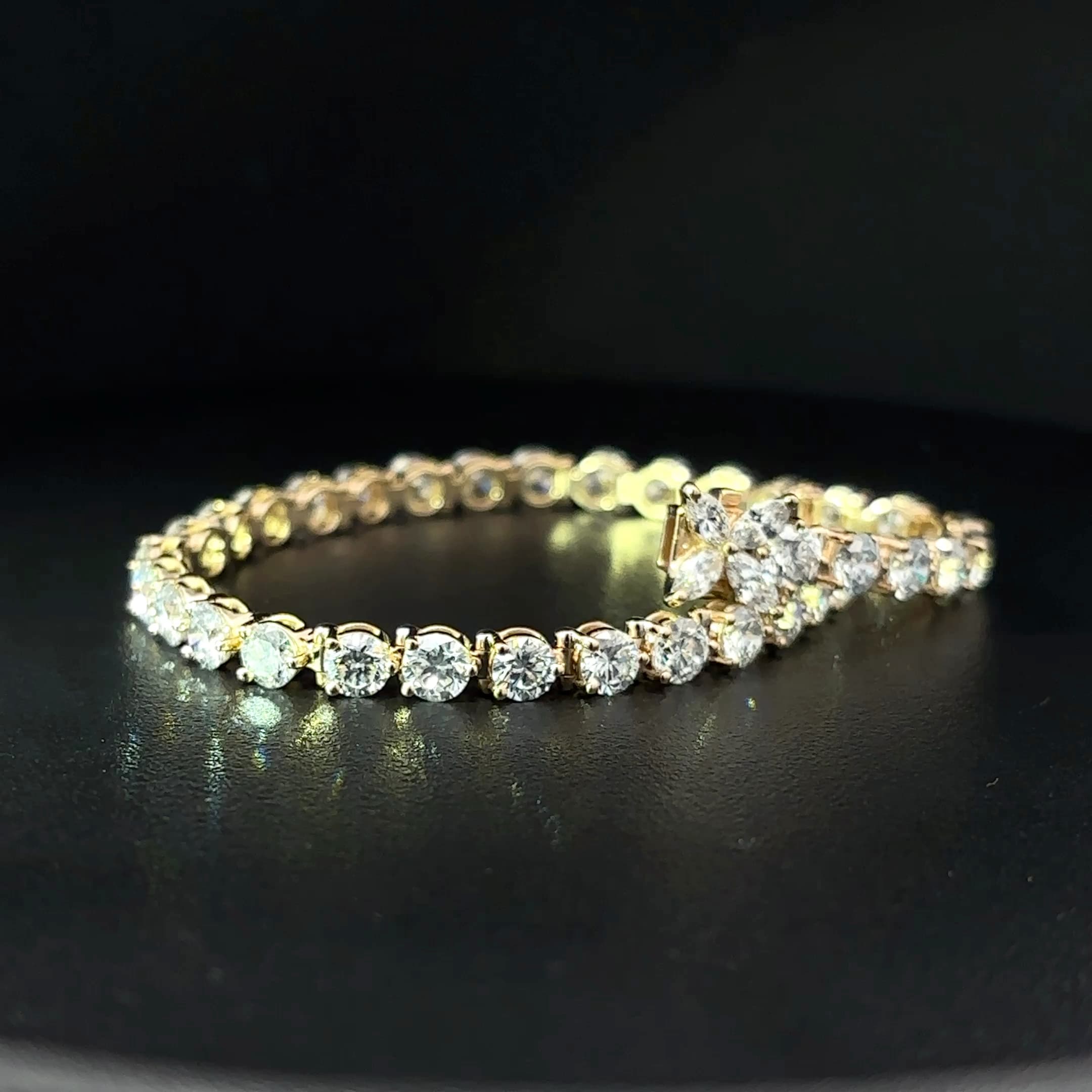Round Brilliant Cut Diamond Tennis Bracelet in Yellow Gold 2