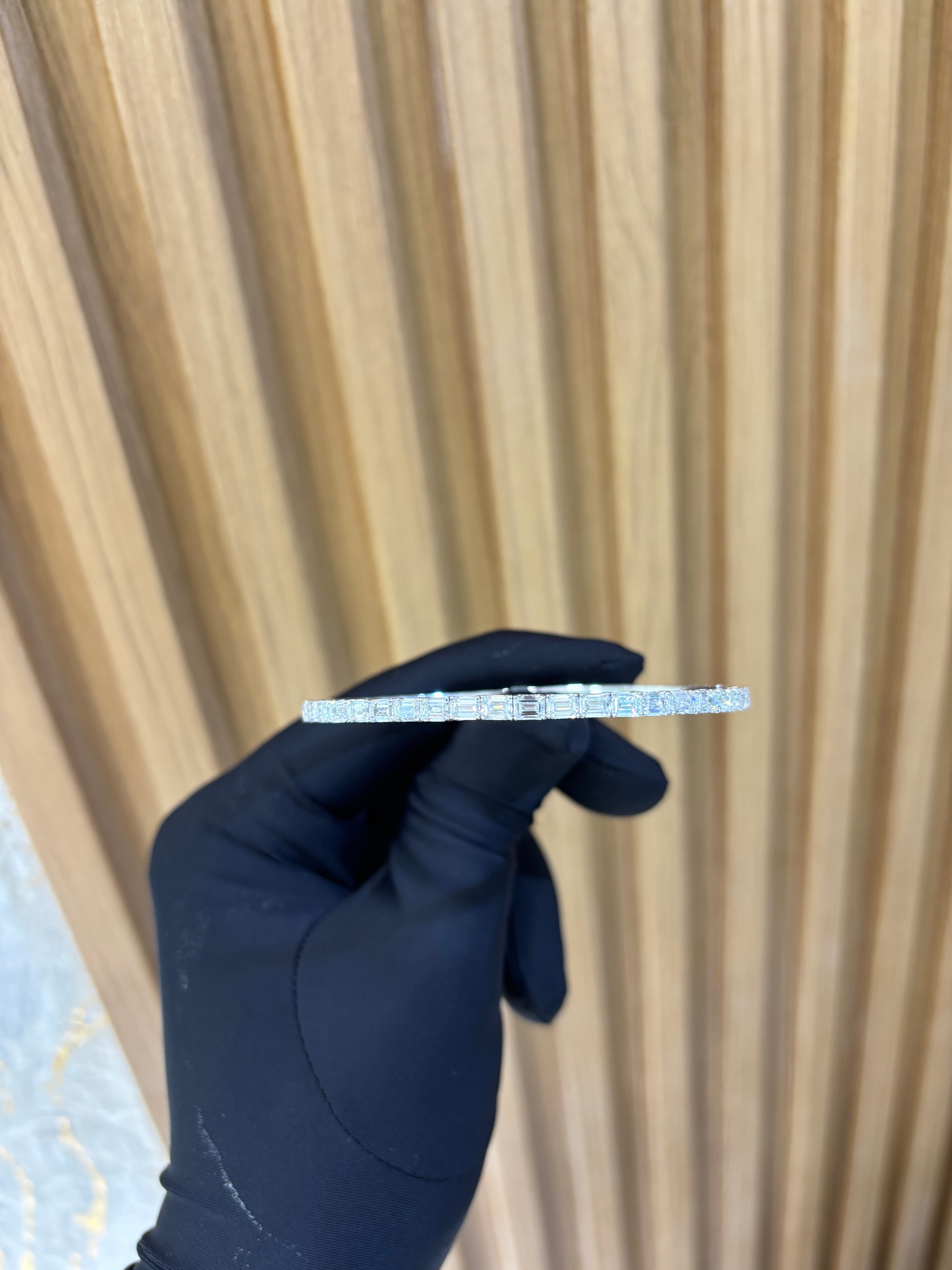 Emerald-Cut Diamond Tennis Bracelet in White Gold 3
