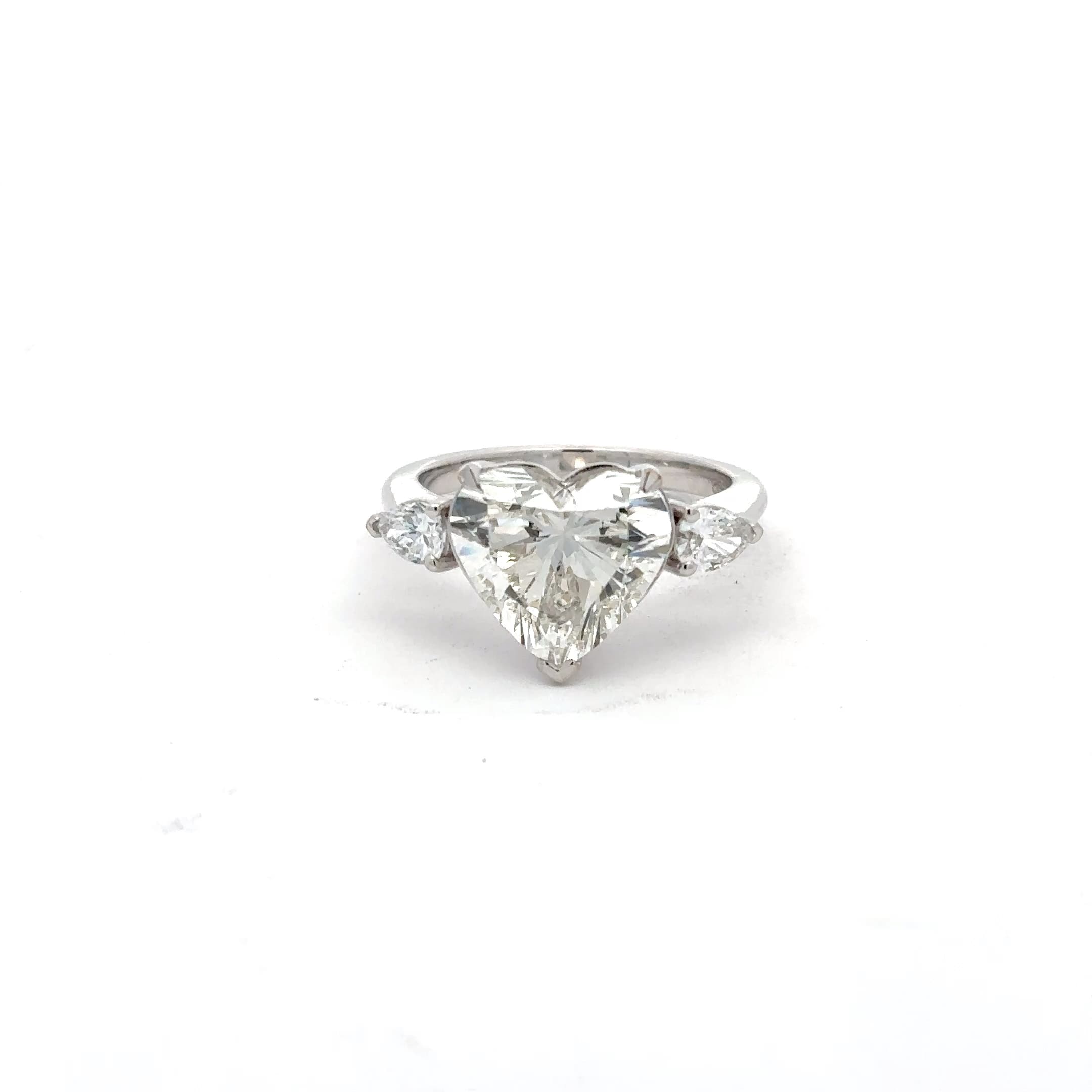 Heart-Shaped Brilliant Diamond Three-Stone Ring in White Gold 2