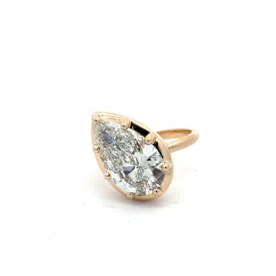 Pear Brilliant Diamond Solitaire Ring in Yellow Gold