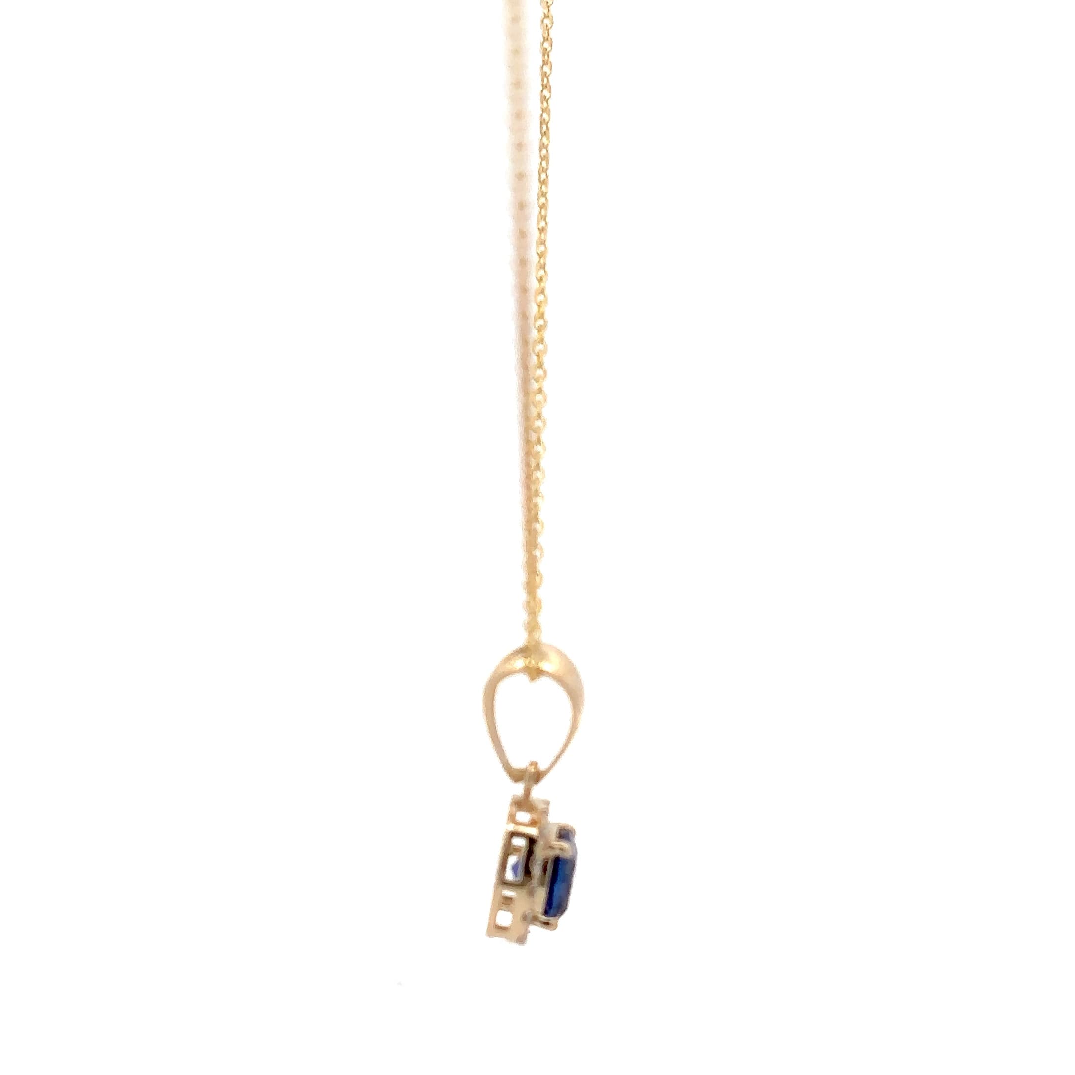 Cushion-Cut Sapphire Halo Pendant in Yellow Gold. 1.44g 5