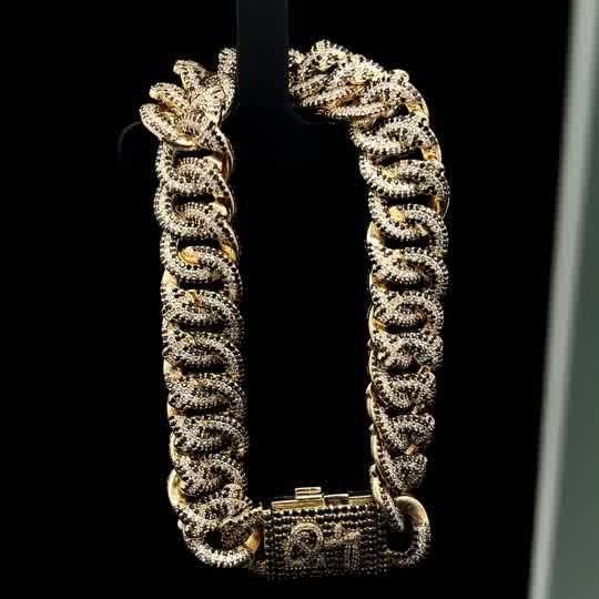 Yellow Gold Diamond Pavé Cuban Link Chain Bracelet 6
