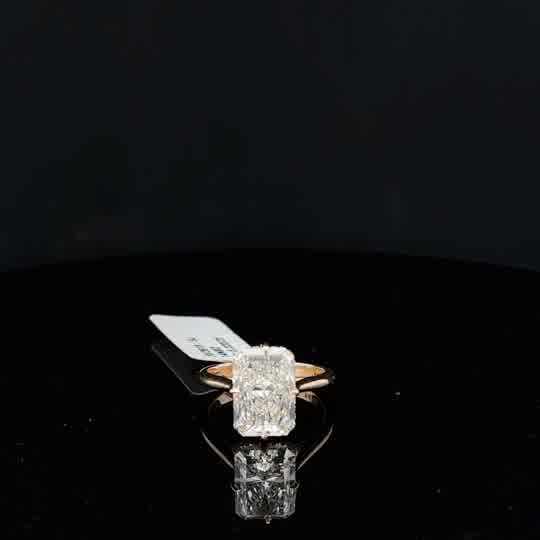 Radiant Cut Diamond Solitaire Ring in Rose Gold