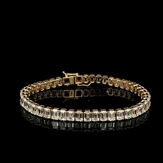 Emerald-Cut Diamond Tennis Bracelet in Yellow Gold